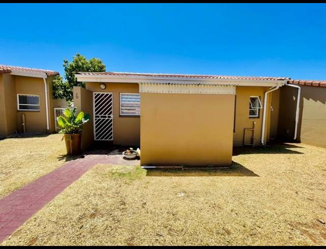 3 BEDROOM TOWNHOUSE FOR SALE IN WINCHESTER HILLS